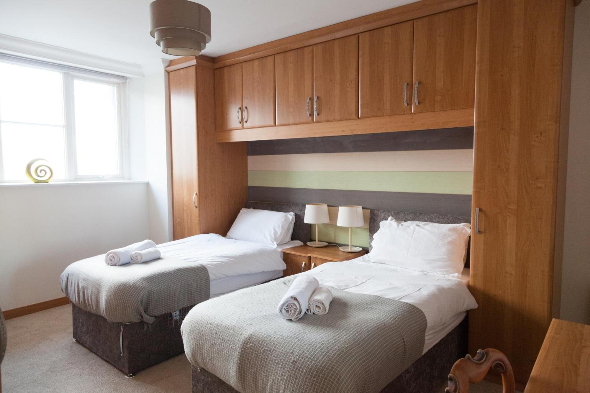 Weekly & Monthly Stays In Penthouse For Contractors Or Leisure Single Or Superking Beds Available Биркенхед Екстериор снимка