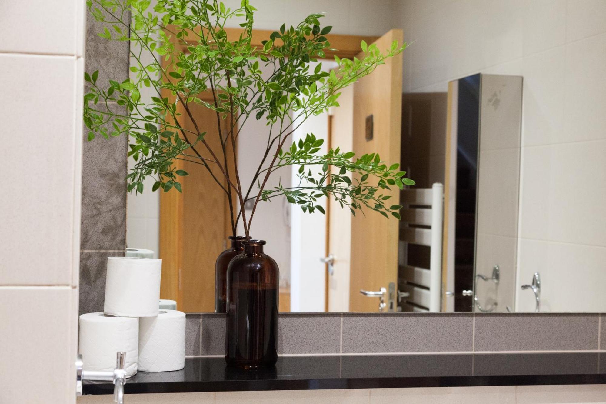 Weekly & Monthly Stays In Penthouse For Contractors Or Leisure Single Or Superking Beds Available Биркенхед Екстериор снимка