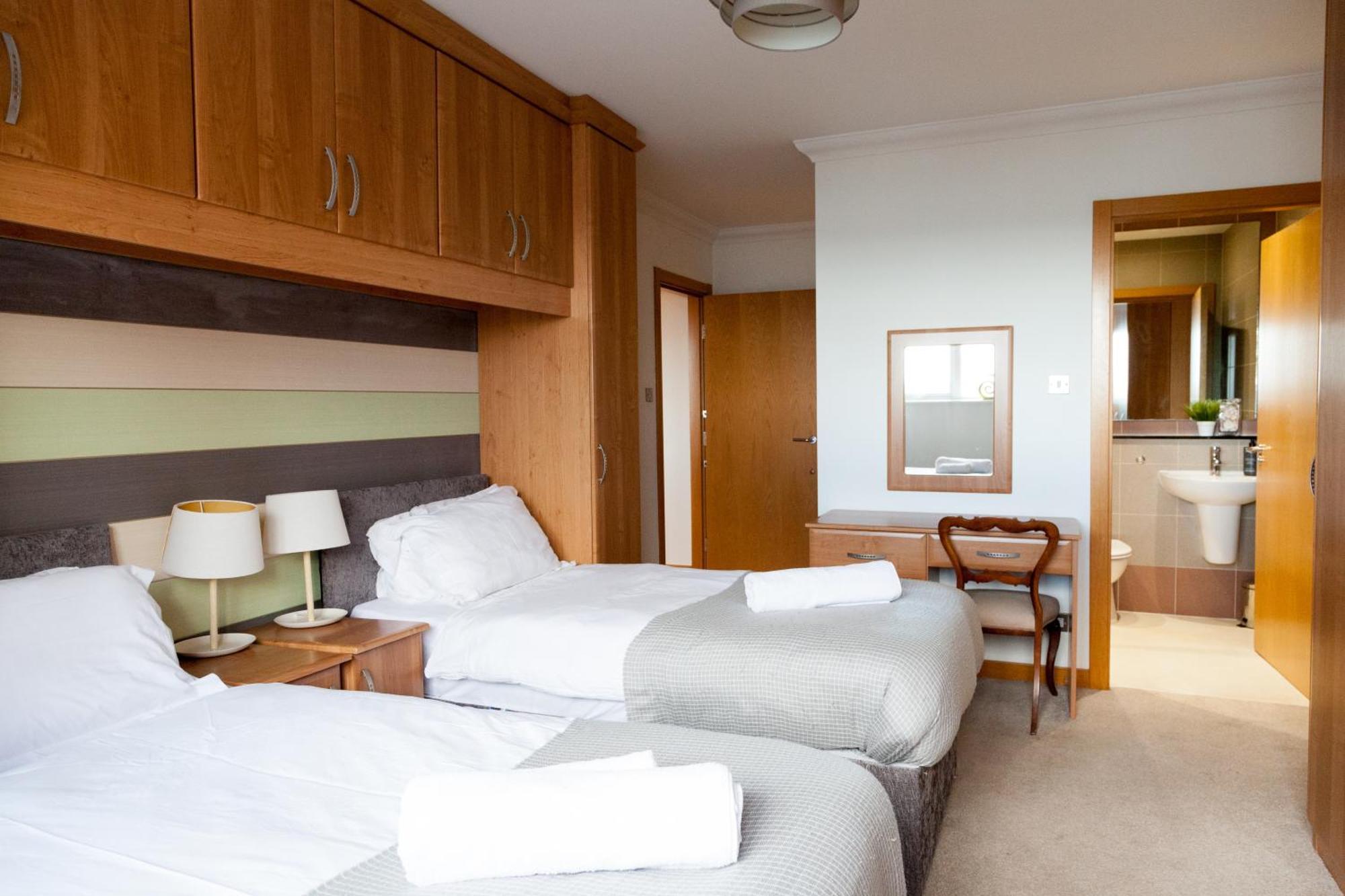 Weekly & Monthly Stays In Penthouse For Contractors Or Leisure Single Or Superking Beds Available Биркенхед Екстериор снимка
