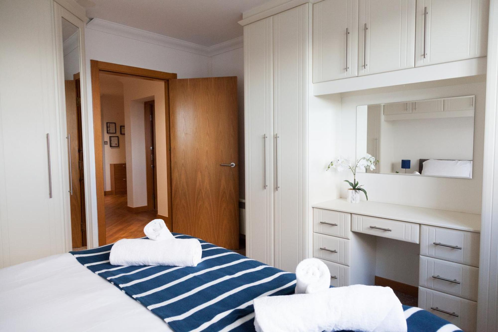 Weekly & Monthly Stays In Penthouse For Contractors Or Leisure Single Or Superking Beds Available Биркенхед Екстериор снимка