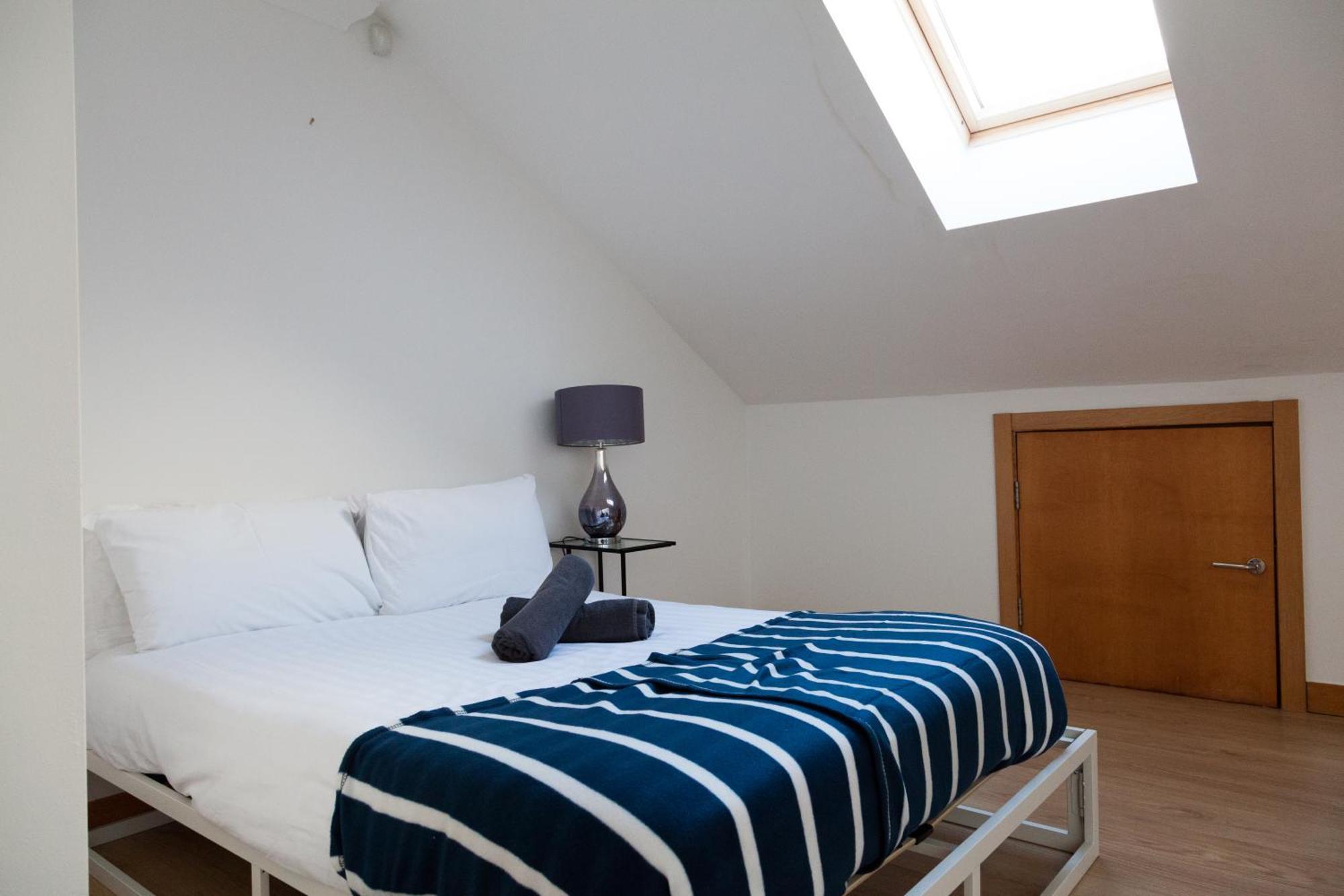 Weekly & Monthly Stays In Penthouse For Contractors Or Leisure Single Or Superking Beds Available Биркенхед Екстериор снимка